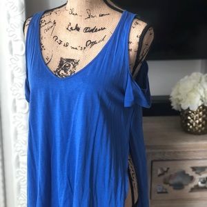 Hi-Low T-shirt with cut out sides